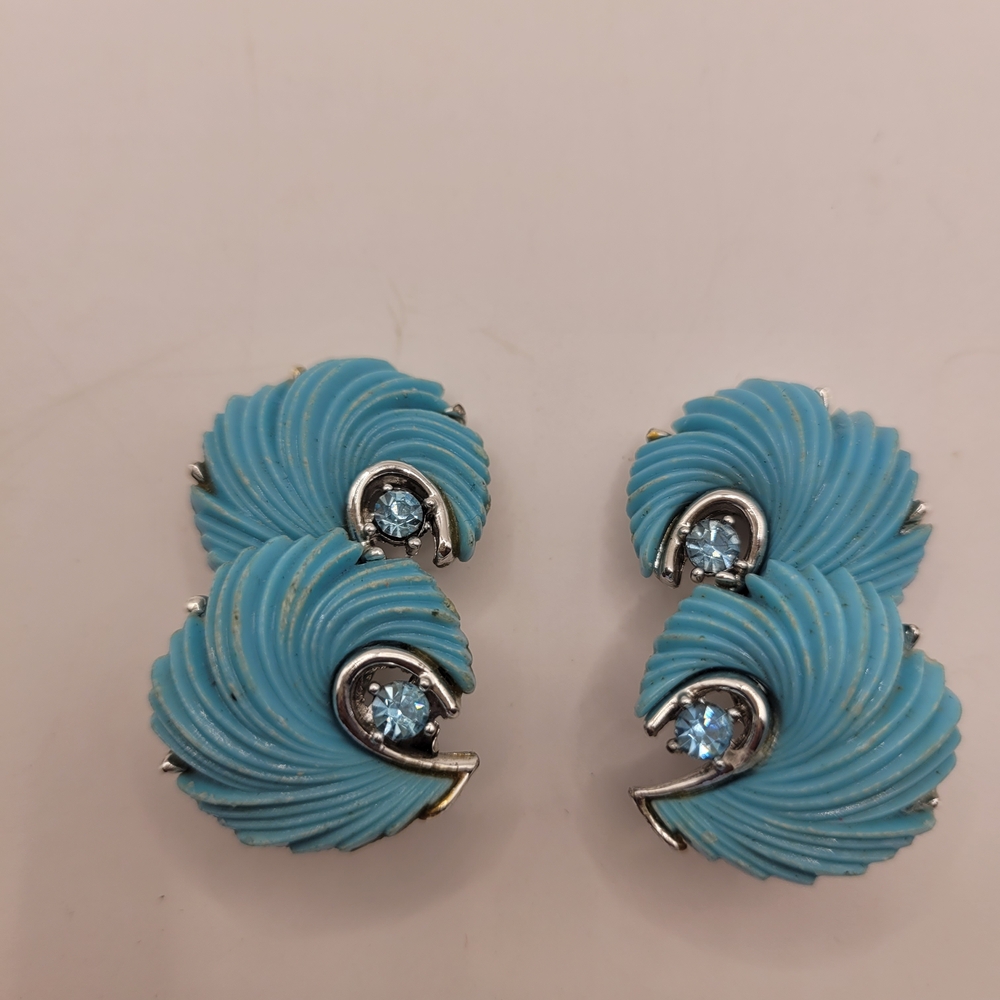 Lisner Blue Feather Thermoset Earrings